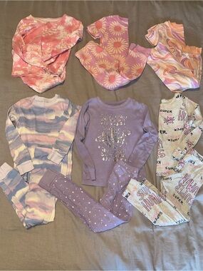Lot of 6 pairs of Carters Pajamas - 5T